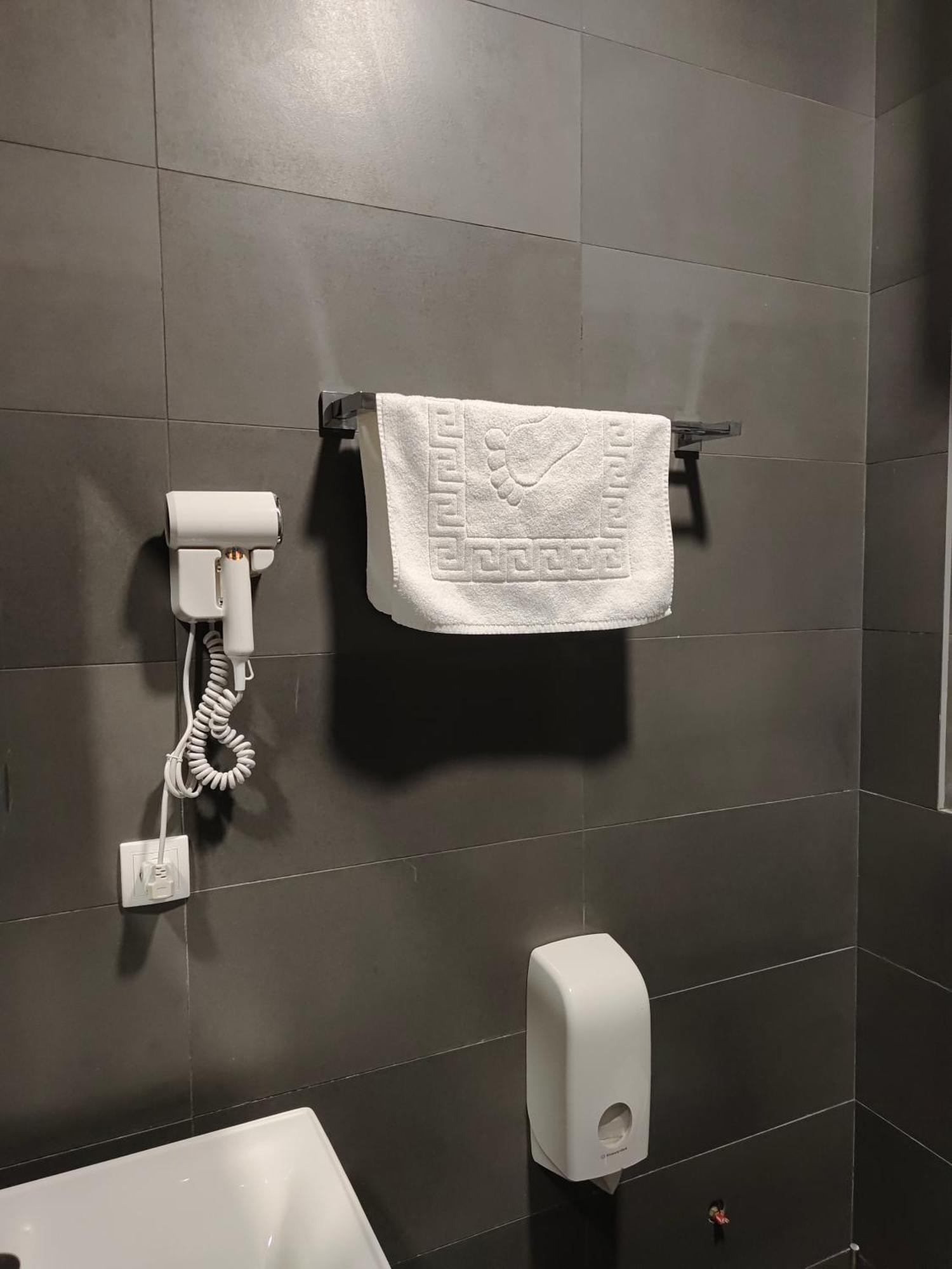 H.T Hotel Belgrade Extérieur photo