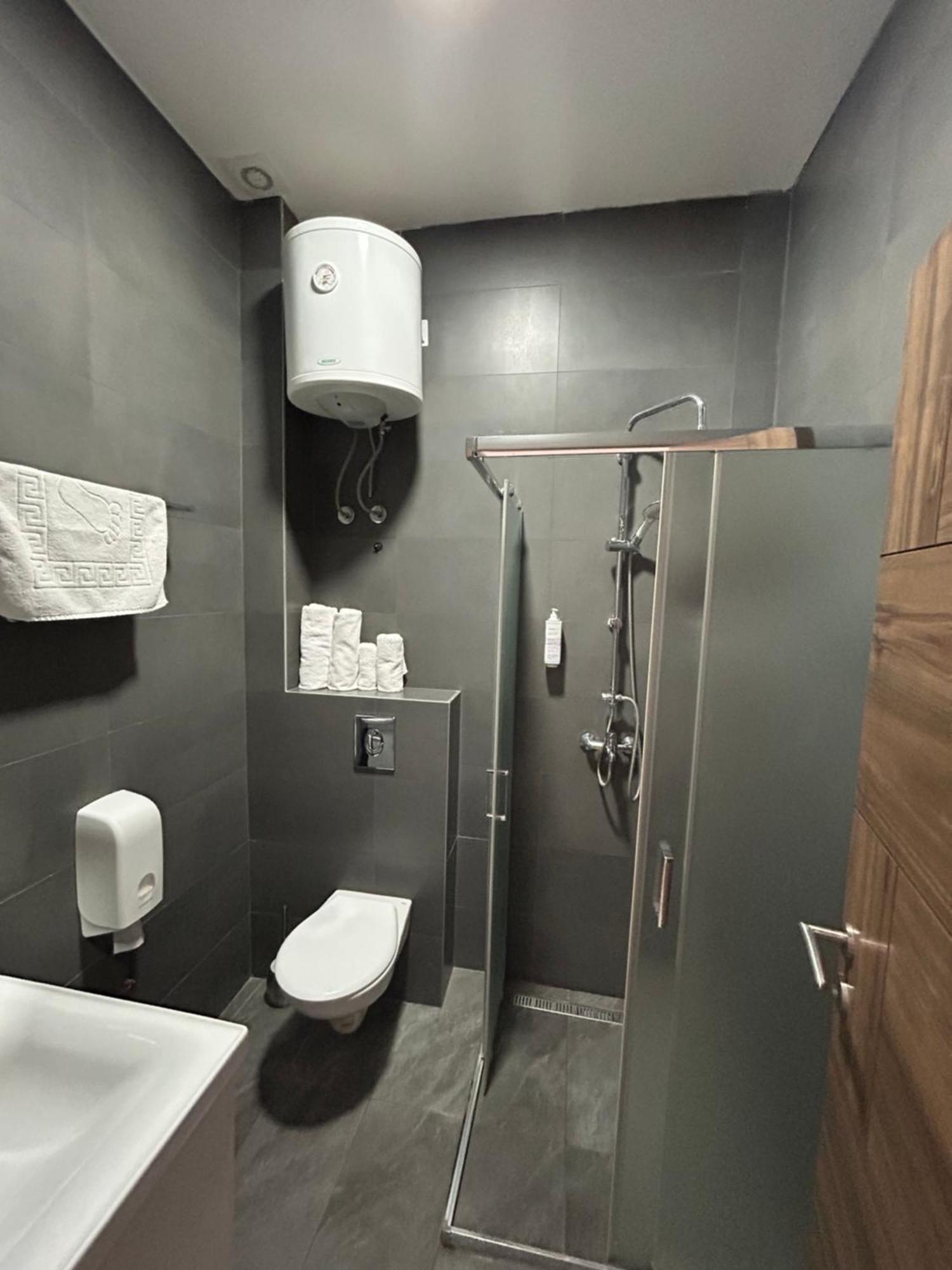 H.T Hotel Belgrade Extérieur photo