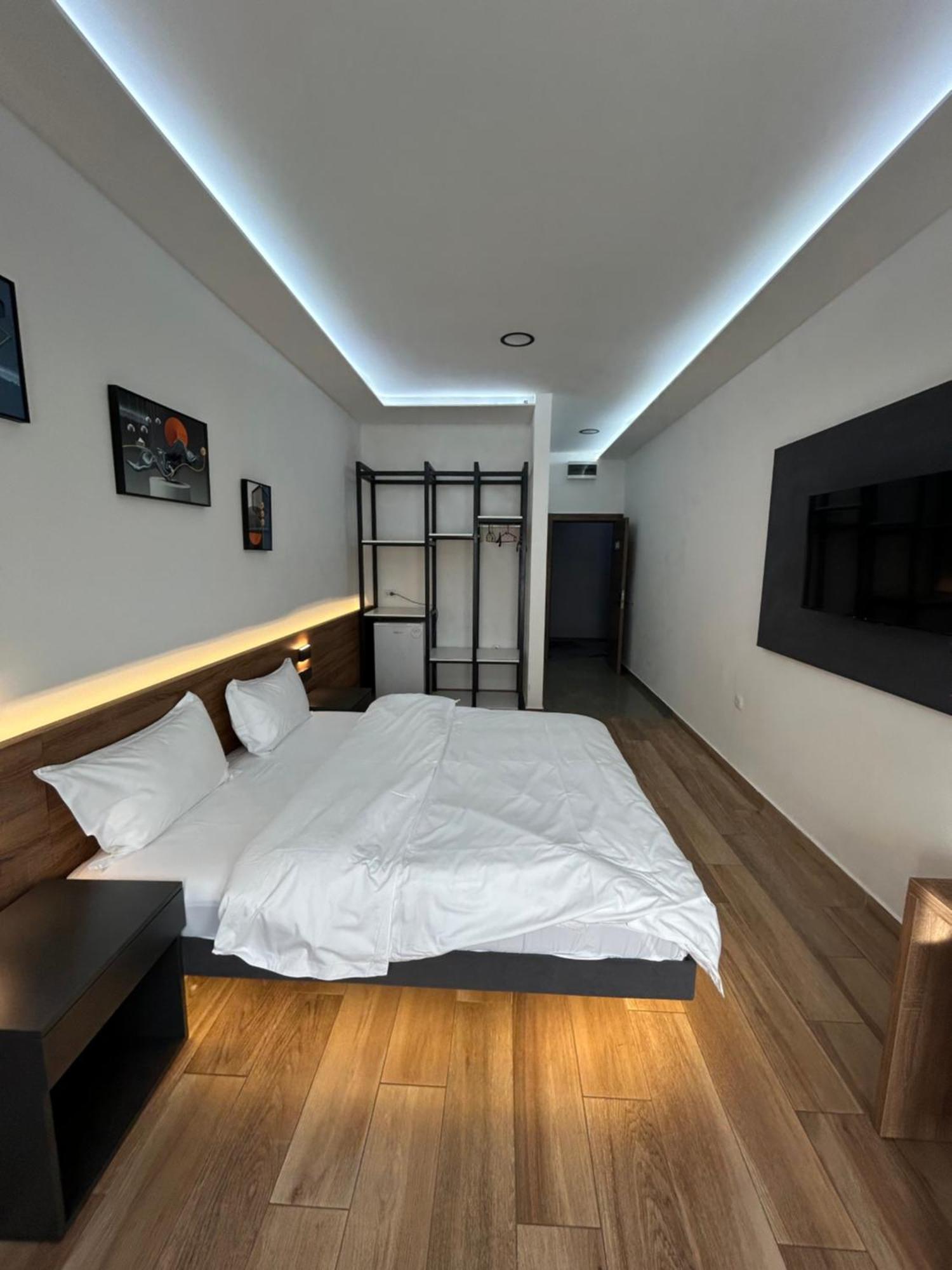 H.T Hotel Belgrade Extérieur photo