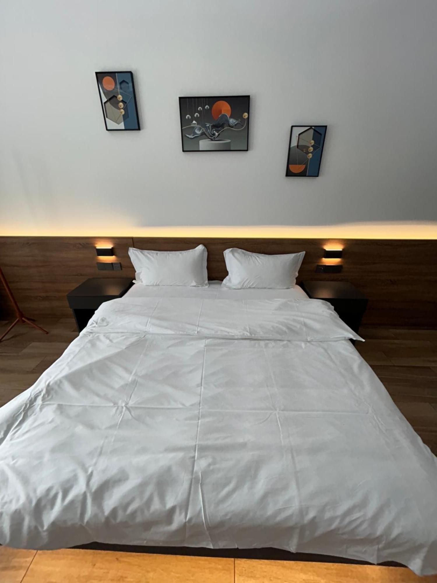 H.T Hotel Belgrade Extérieur photo