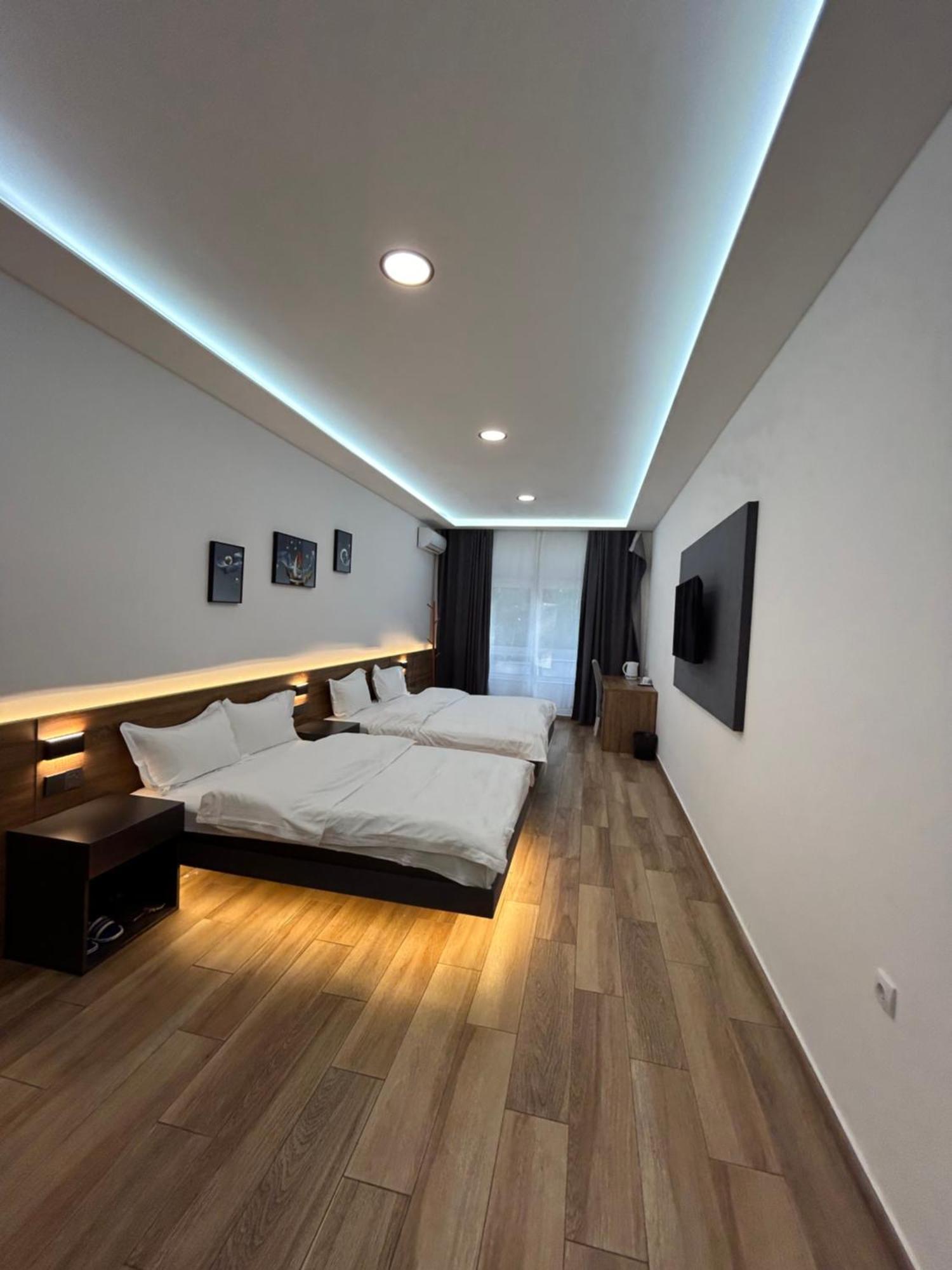 H.T Hotel Belgrade Extérieur photo